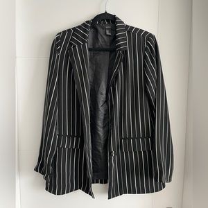 Forever21 blazer size small. Gently worn a handful of times. Great condition.